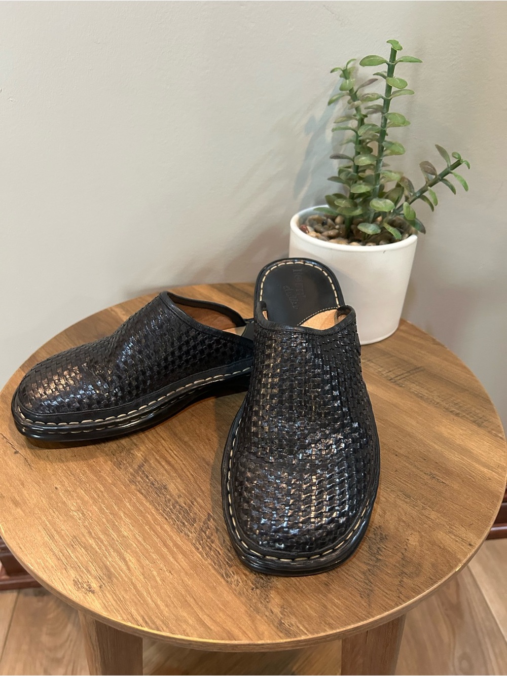 Vintage Børn Hut Black LeatherWoven Slide Sandals Size 7M Y2K